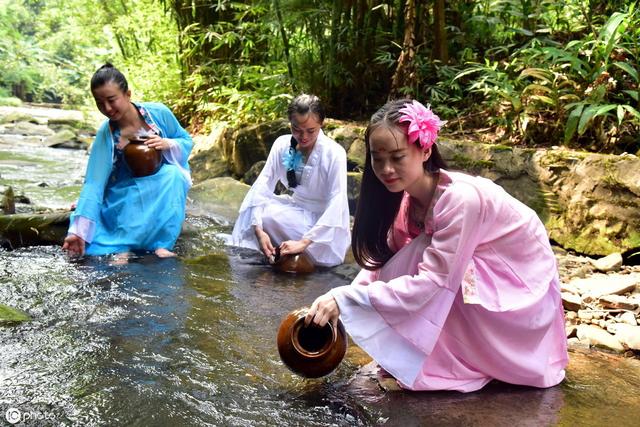 七夕節(jié)農(nóng)村的家里還韌針，烙“七巧餅”么？你們那里“七夕”都有什么風(fēng)俗習(xí)慣？