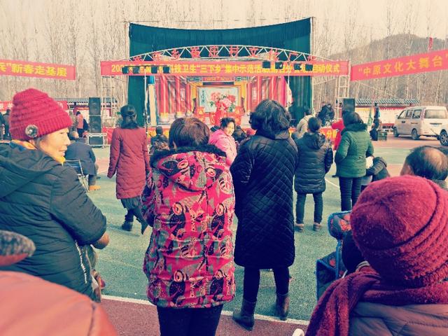 說說你家鄉(xiāng)過年都有什么特色習俗？